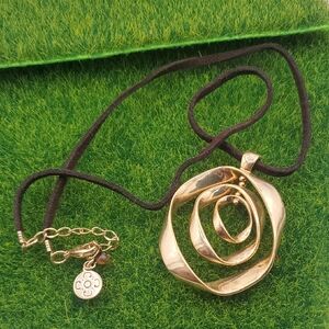 Liz And Co Brutalist Blooming Rose Necklace 22 Inches N3701